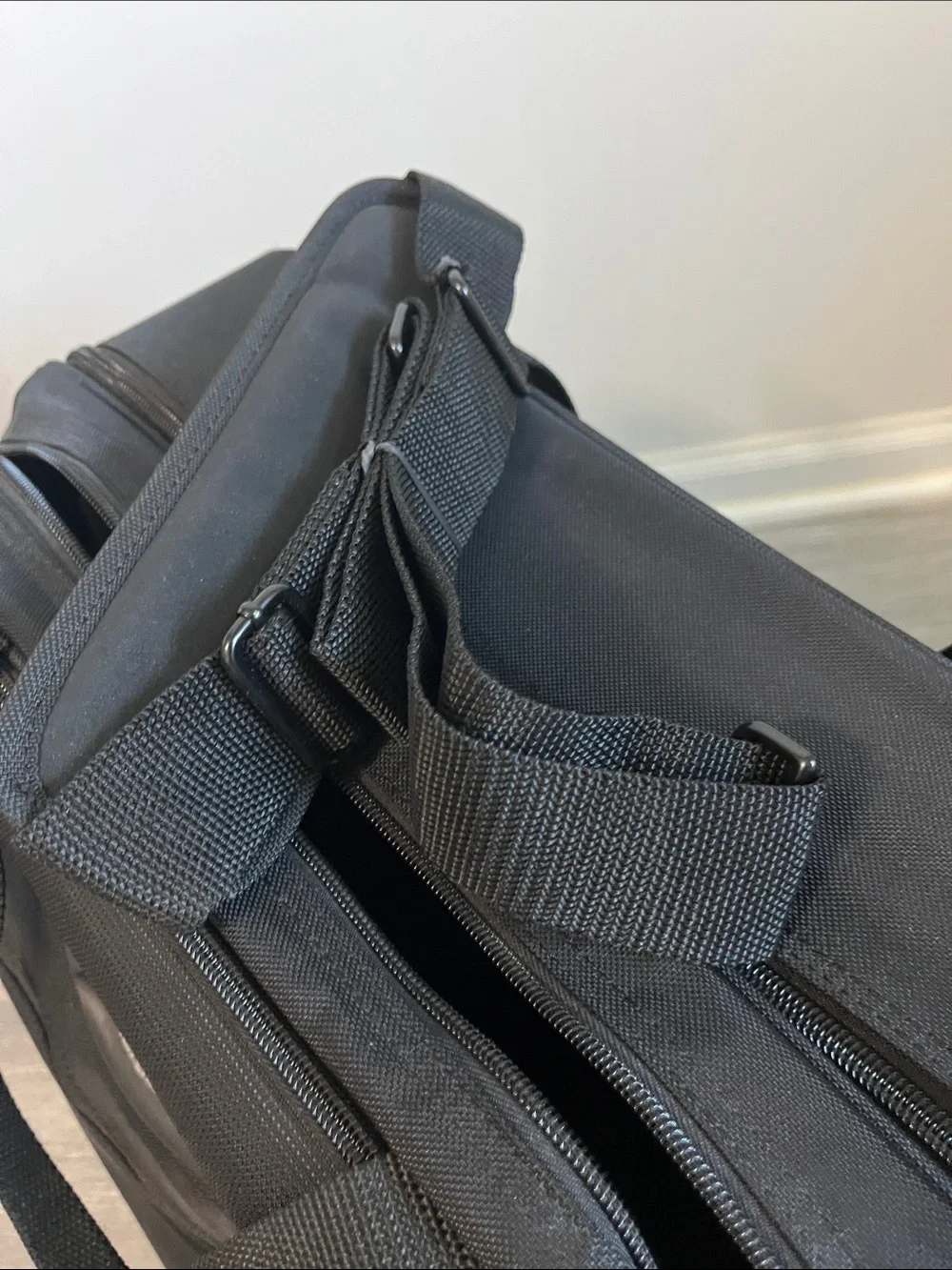 Targus Black Laptop Briefcase Messenger for Men